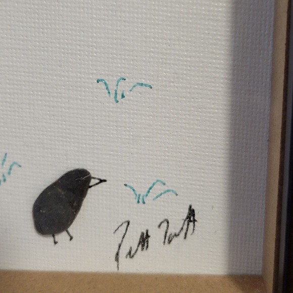 Signed Couple Kissing on Bench Pebble Art Framed Wall Home Decor 8 x 6 - Picture 3 of 10